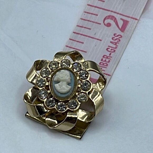 Vintage Cameo rhinestone framed brooch. - Picture 5 of 7